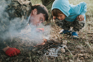 Survivalisme en Famille : Conseils pour le Camping Sauvage avec des Enfants